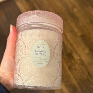 Trendy Leoben Jasmine Santal Vegan Candle , great Valentine’s gift